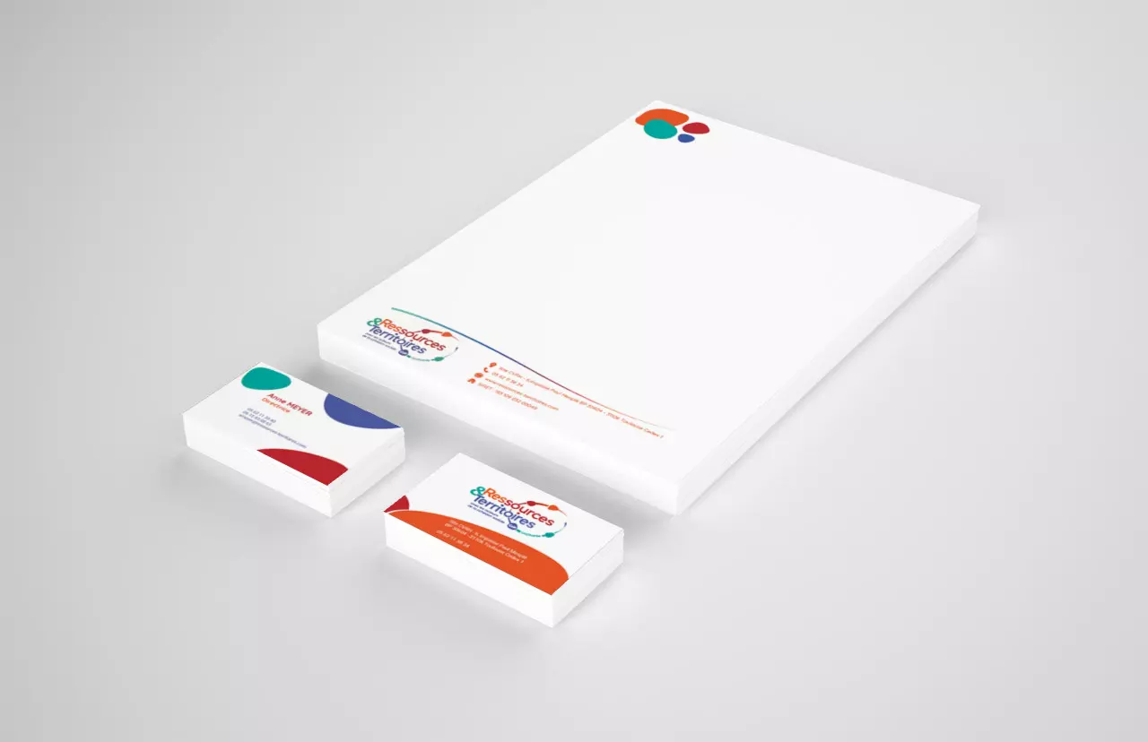 Une charte graphique complète, carte de visite, entête de documents, présentation powerpoint